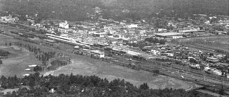 山頂から見た軽井沢駅